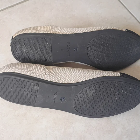 Stylish Black and Tan Women's Flats - Picture 5 of 5